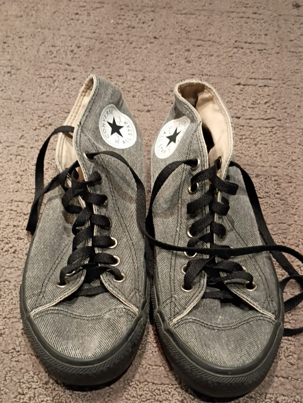 Converse Low Top Sneakers in Grey with Black Laces